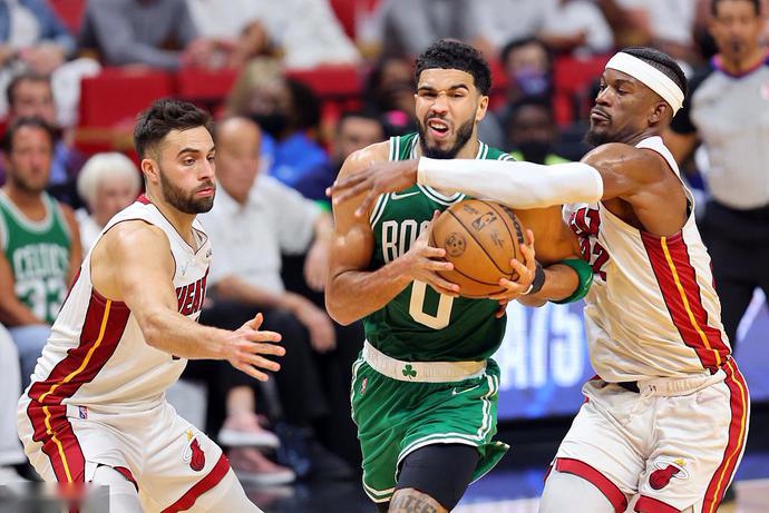 爱游戏热门游戏包含NBA总决赛转会期走向成谜，葡萄牙体育战术微调，目标明确，团队化学反应显著的词条