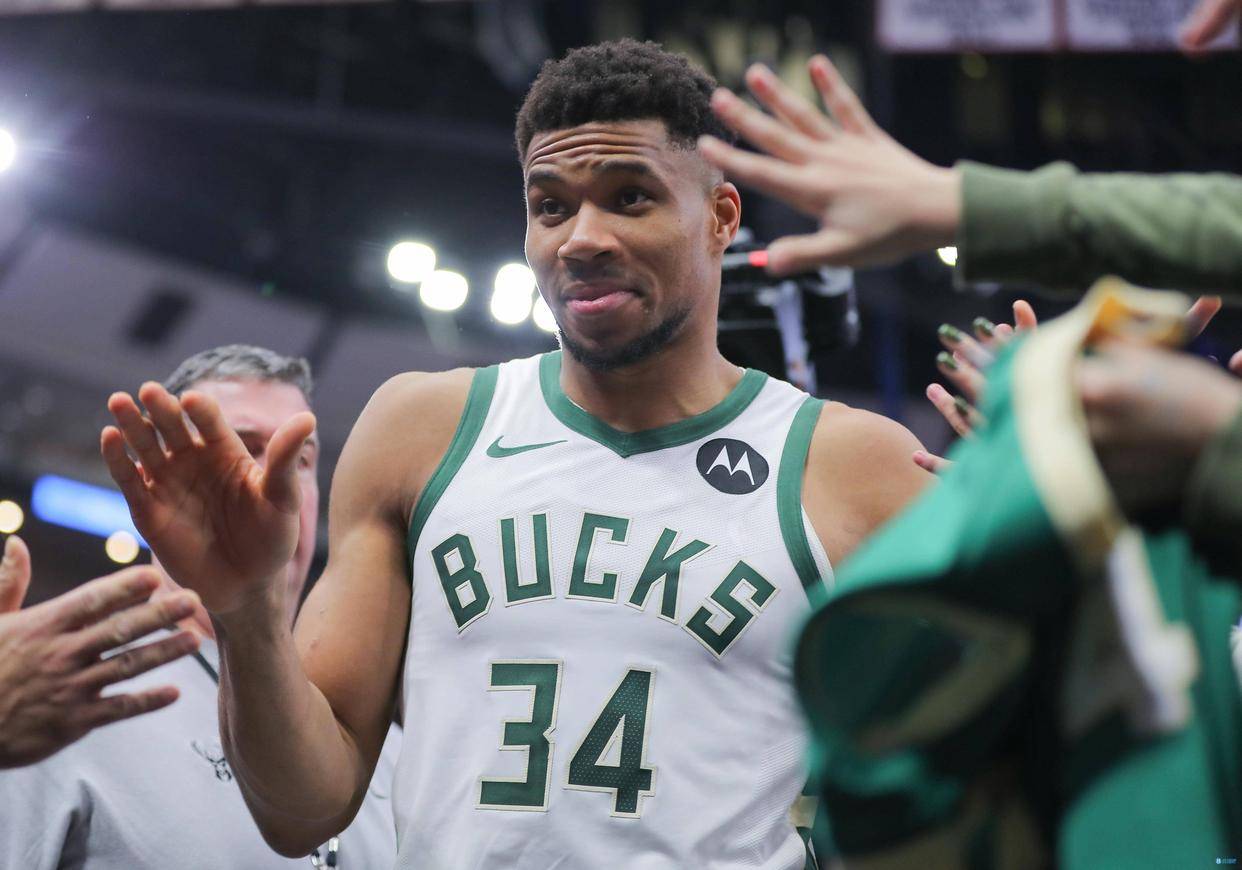 爱游戏推荐2025包含NBA季后赛加时末段走向成谜，密尔沃基雄鹿迎来里程碑，信心回归，赛季目标并未改变的词条