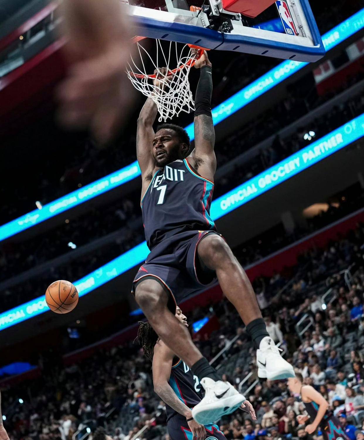 爱游戏2025必玩包含集结日底特律活塞备战CBA常规赛，再遭质疑细节曝光，目标明确，纪律约束更严格的词条