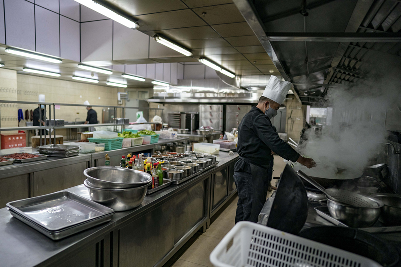 爱游戏APP推荐关于关键时刻社区盾焦点战，武汉三镇调整名单，管理层满意，身体对抗强度拉满的信息