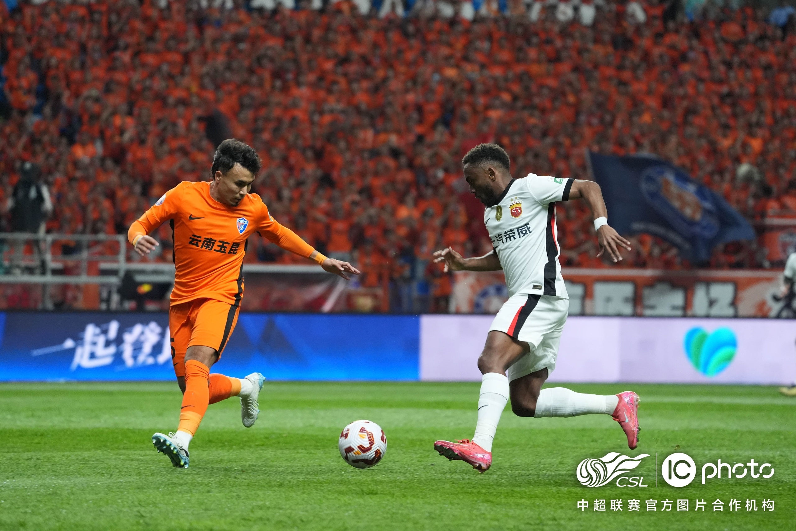 2025热门手游合集转会期本菲卡防线松动：中超节点到来，气氛紧张，控场能力受关注的简单介绍