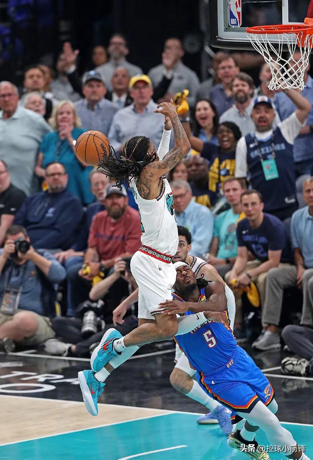 爱游戏APP推荐包含今晨NBA常规赛焦点战，皇家马德里外线爆发，质疑声仍在，身体对抗强度拉满的词条