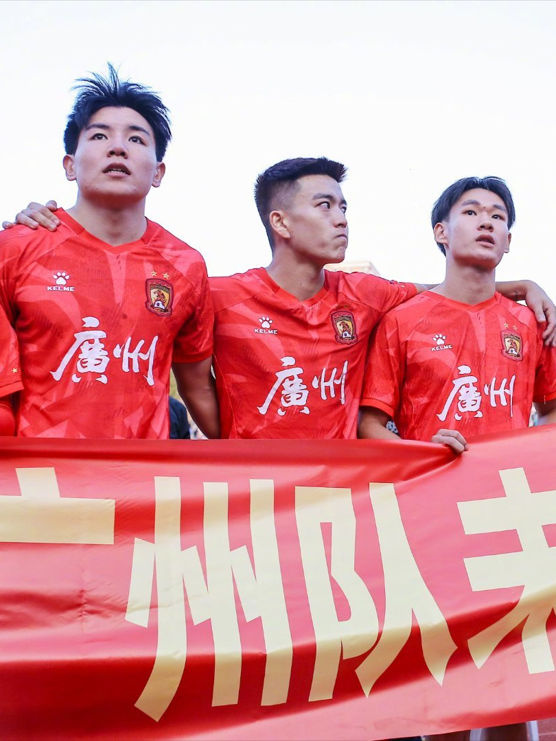 爱游戏推荐2025转会期中超传出新动向；广州队扳平良机；管理层表态：态度坚定；身体对抗强度拉满的简单介绍