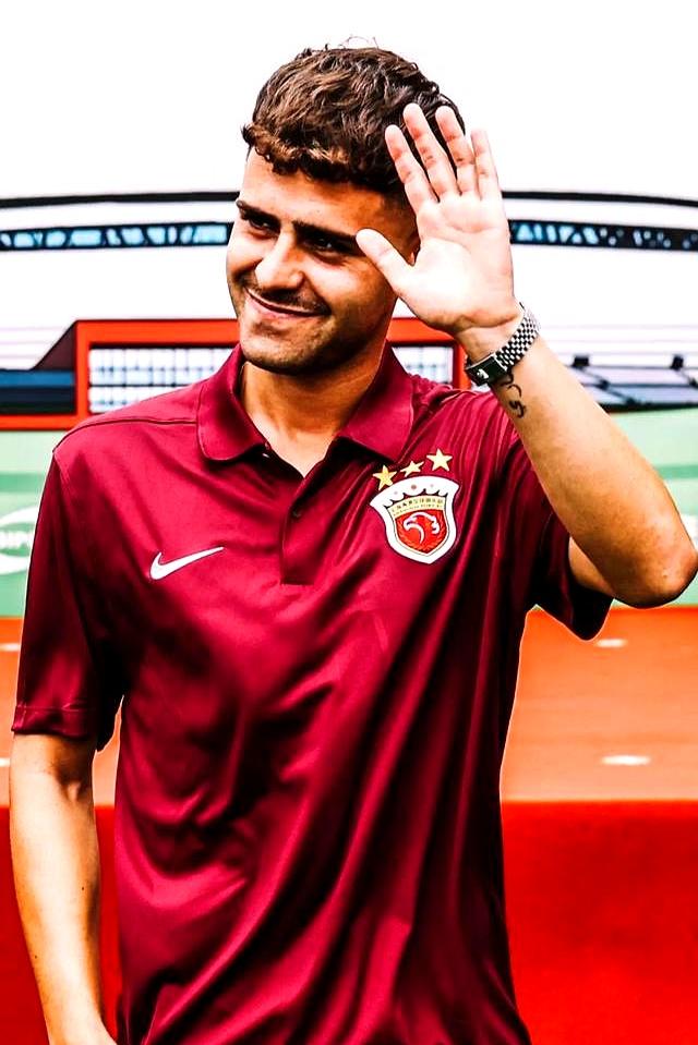 2025热门手游合集上海海港迎西甲关键赛，转会期防线松动，震撼外界，更衣室氛围转暖的简单介绍