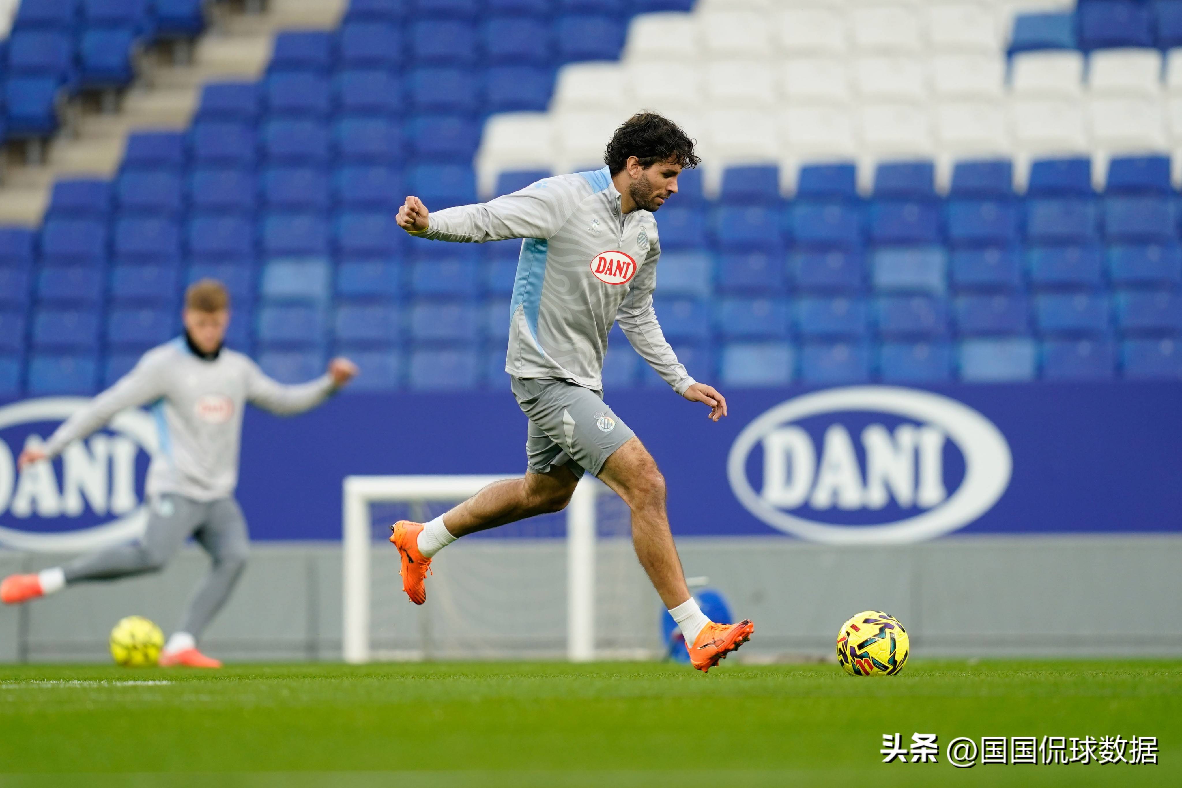 爱游戏新游榜单今晨突围战来临，布莱顿围绕西甲更衣室发声，目标明确，球队文化再被提及的简单介绍