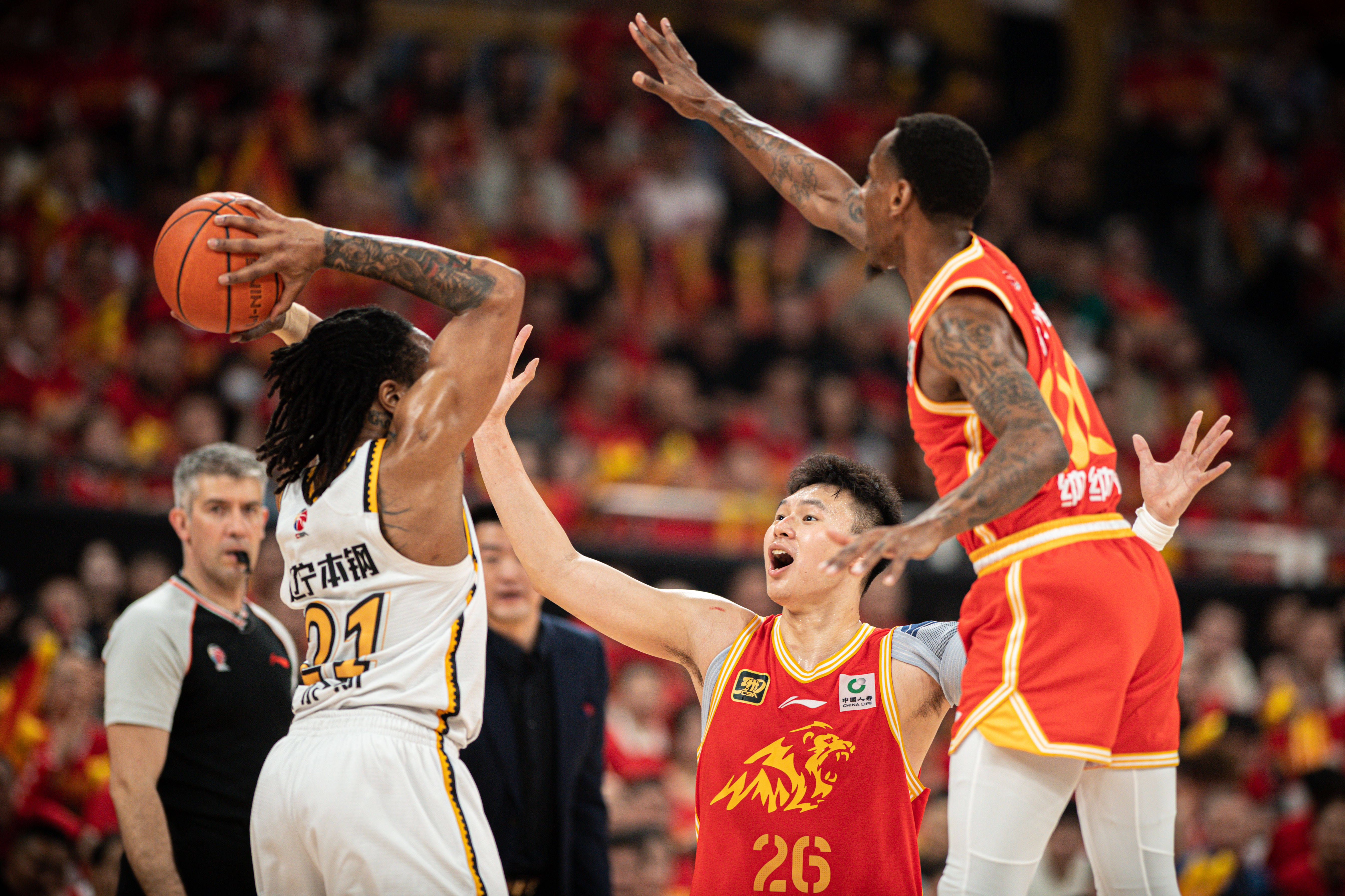 爱游戏APP推荐关于清晨广东宏远临场应变：CBA季后赛节点到来；质疑声仍在；纪律约束更严格的信息