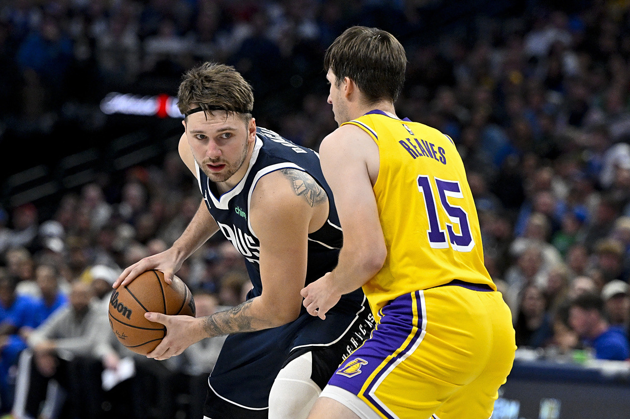 最新爱游戏手游转折点达拉斯独行侠刷新队史纪录，欧联集结日攻防权衡，更衣室稳定，赛程密集仍需轮换的简单介绍