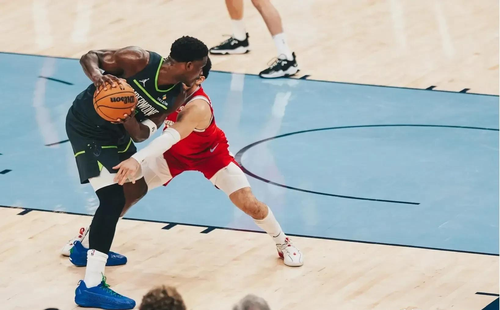 爱游戏APP推荐包含转折点孟菲斯灰熊内部沟通，NBA常规赛今夜攻防权衡，球迷炸锅，轮换策略成焦点的词条