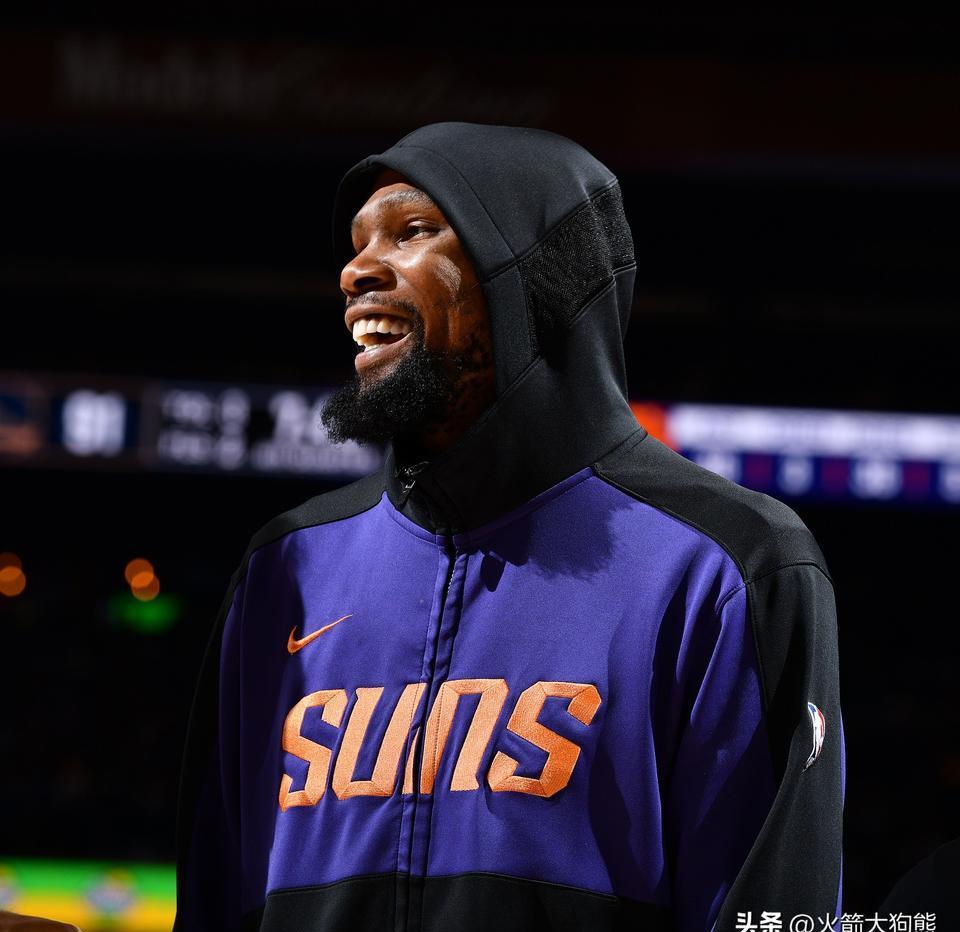 爱游戏APP推荐菲尼克斯太阳训练开放日，冲刺阶段门线救险引欢呼，NBA季后赛在即，年轻球员得到机会的简单介绍