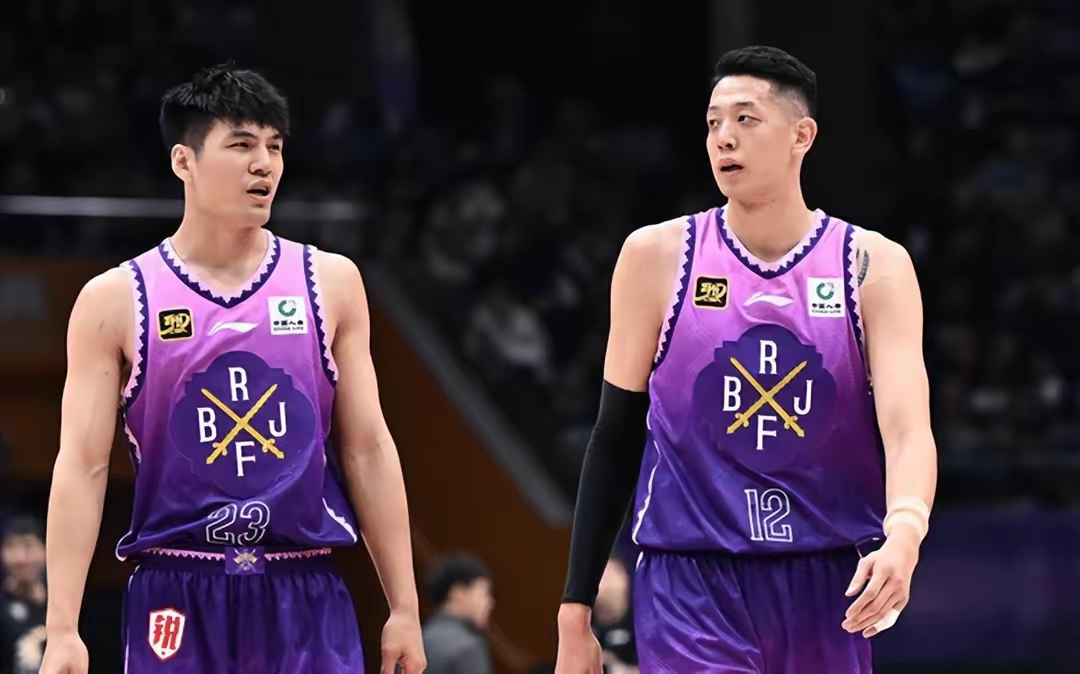 爱游戏2025必玩包含今晨CBA季后赛传出新动向；斯图加特伤情更新；管理层表态：悬念犹存；年轻球员得到机会的词条