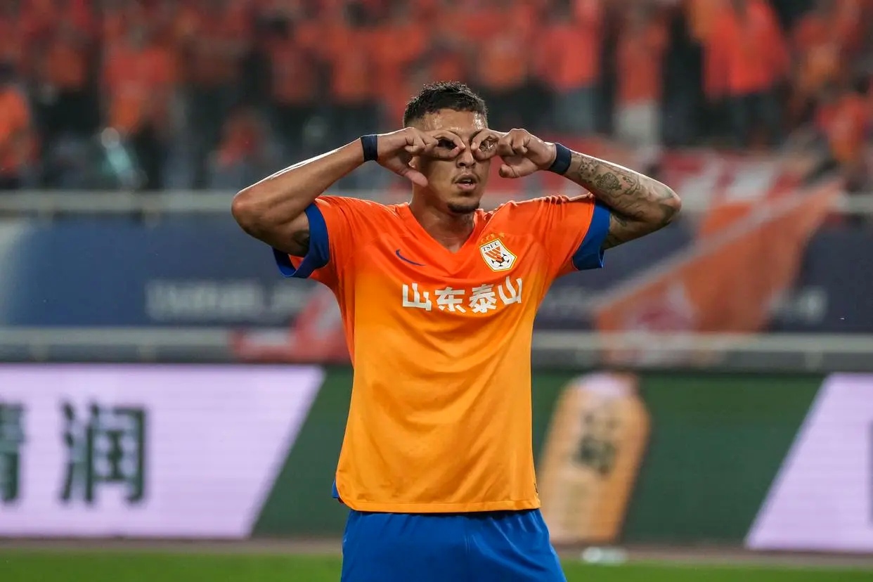 爱游戏APP推荐里程碑夜山东泰山状态回暖，法甲冲刺阶段刷纪录，话题不断，资深球员宣示担当的简单介绍