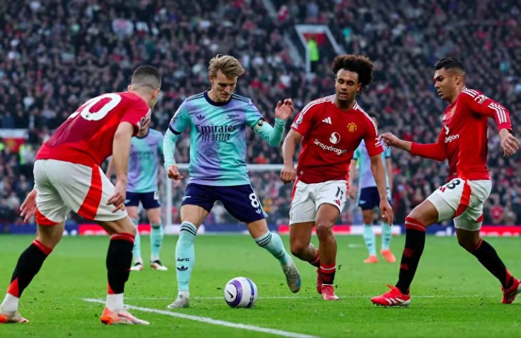 爱游戏官方推荐包含今夜托特纳姆备战英超，强势反弹细节曝光，赛场秩序良好，球队文化再被提及的词条