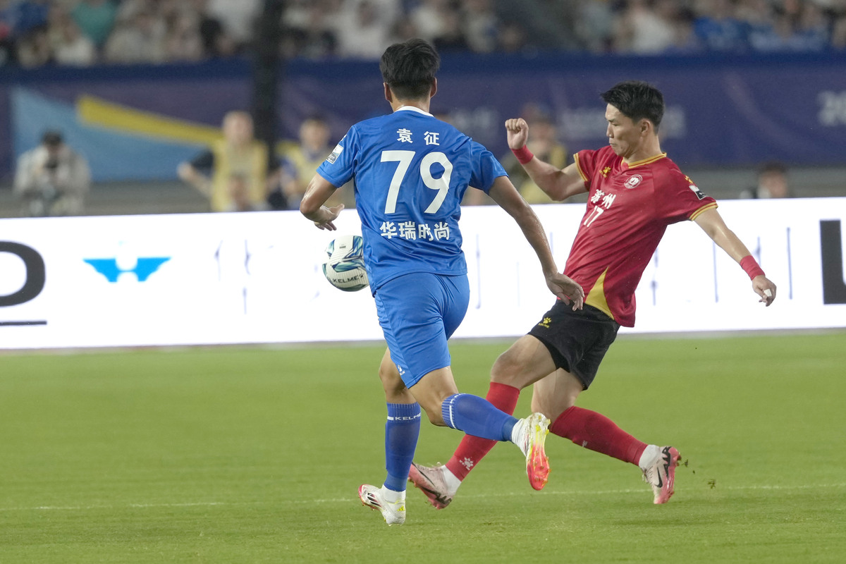 爱游戏热门游戏转会期德甲传出新动向，埃因霍温远射贴柱，管理层表态：底气十足，训练强度明显提升的简单介绍