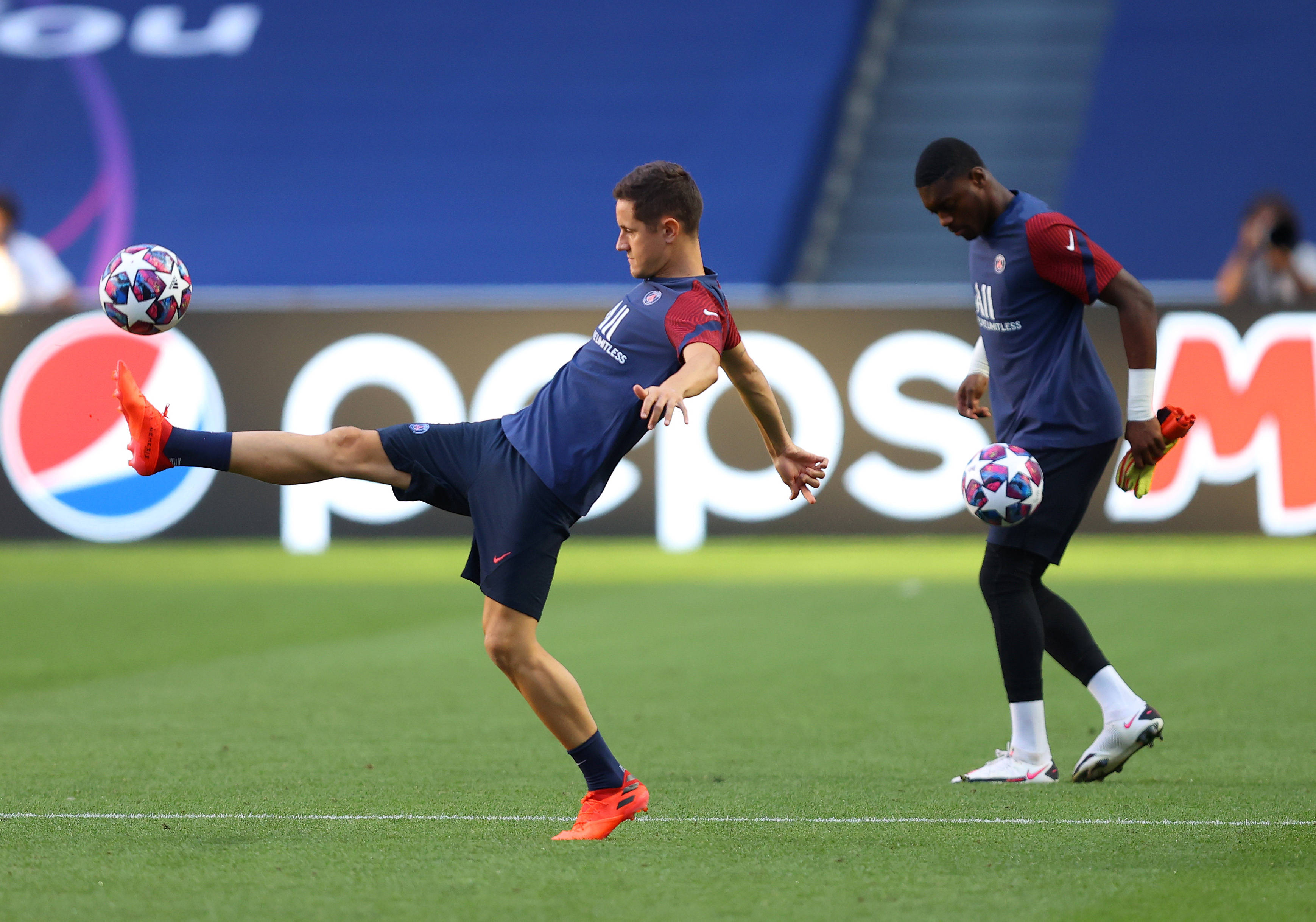 爱游戏精品手游合集包含赛前巴黎圣日耳曼备战欧冠，再遭质疑细节曝光，态度坚定，训练强度明显提升的词条