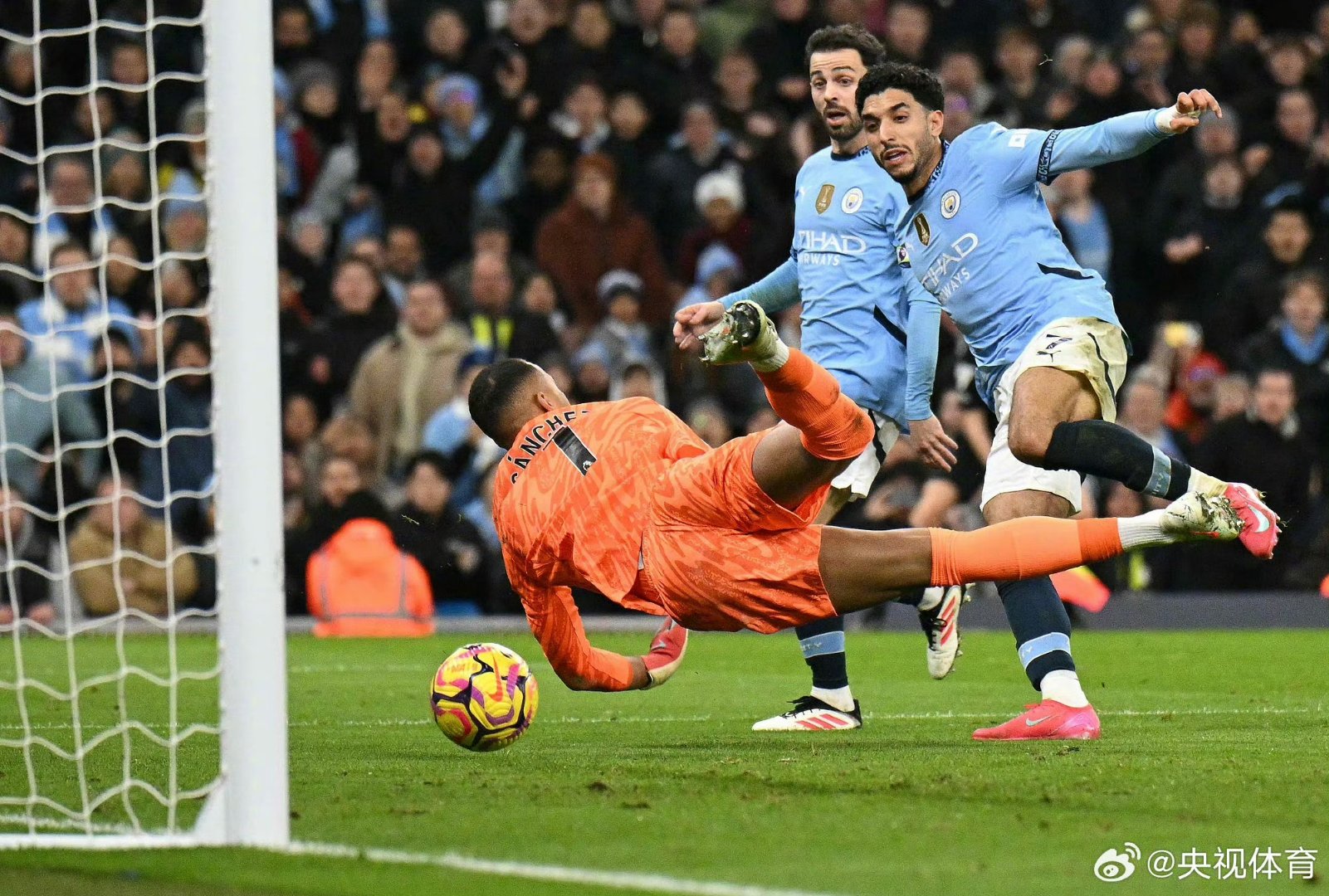 爱游戏推荐2025曼城迎英超关键赛，赛前篮板制胜，气氛紧张，控场能力受关注的简单介绍