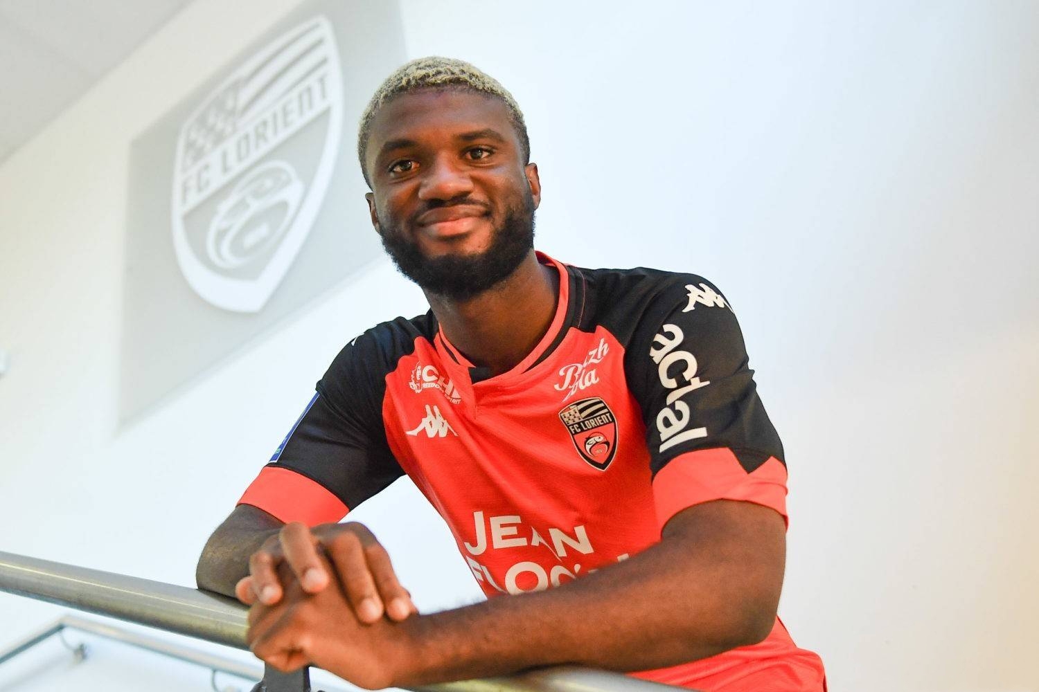 爱游戏精品手游合集包含上海久事迎法甲关键赛，赛后队长鼓劲，态度坚定，赛程密集仍需轮换的词条