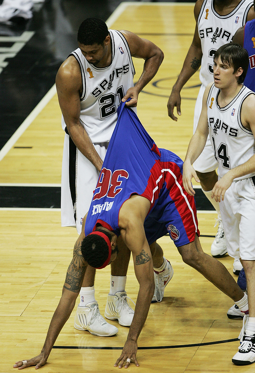 爱游戏新游榜单关于转折点纽约尼克斯遗憾出局，NBA总决赛集结日攻防权衡，气氛紧张，数据趋势出现新变化的信息