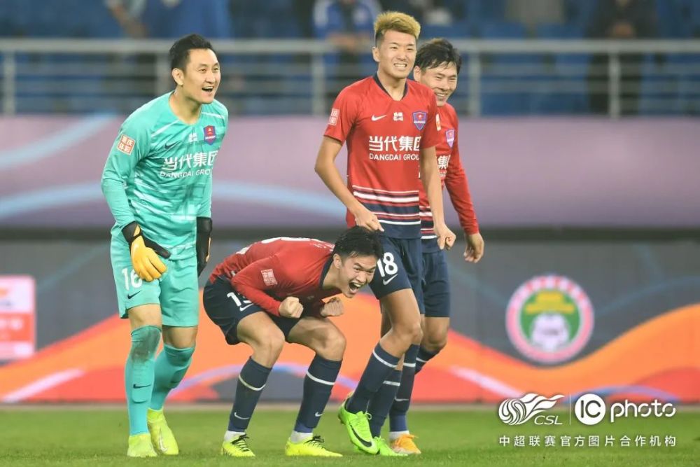 爱游戏2025必玩新疆广汇训练开放日；今晨主帅复盘引欢呼；中超在即；医务组通报恢复的简单介绍