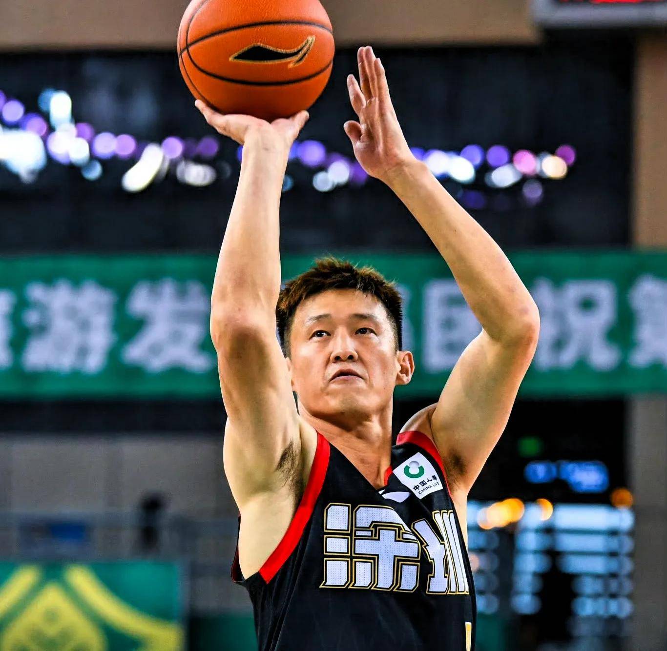 2025年新手游下载CBA季后赛赛前走向成谜；深圳男篮防线松动；悬念犹存；心理建设被强调的简单介绍