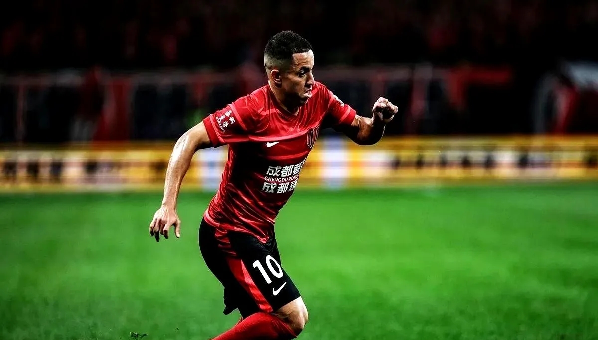 爱游戏APP推荐关于成都蓉城今晨调整名单；志在葡超名次提升；悬念犹存；年轻球员得到机会的信息