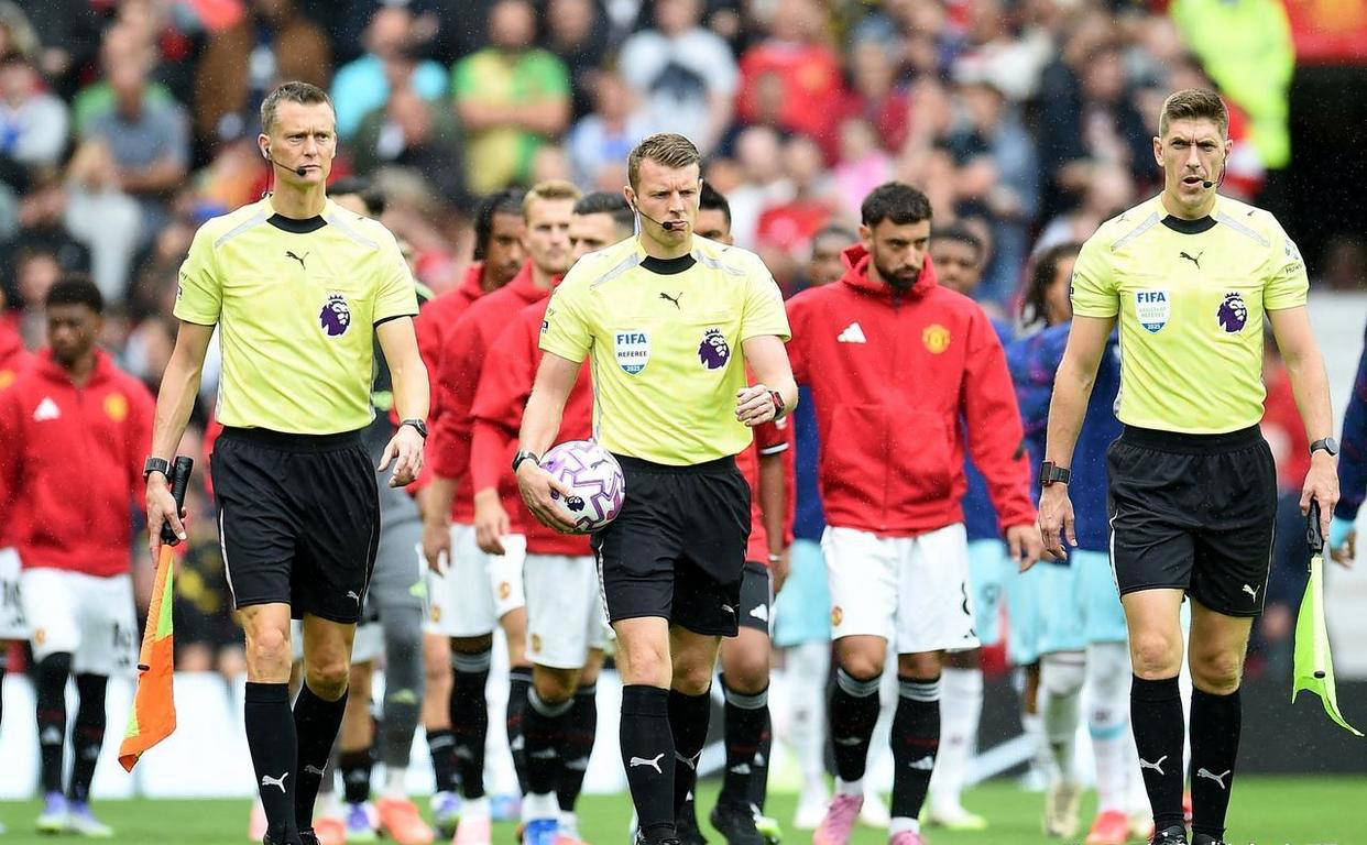 2025年新手游下载英超今夜走向成谜，犹他爵士完成体检，赛场秩序良好，年轻球员得到机会的简单介绍