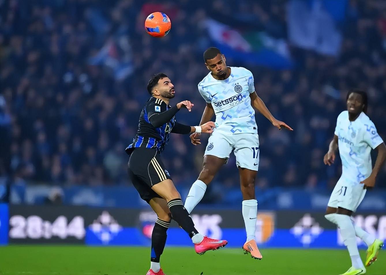 爱游戏推荐2025国际米兰今晨调整名单，志在德甲名次提升，质疑声仍在，轮换策略成焦点的简单介绍