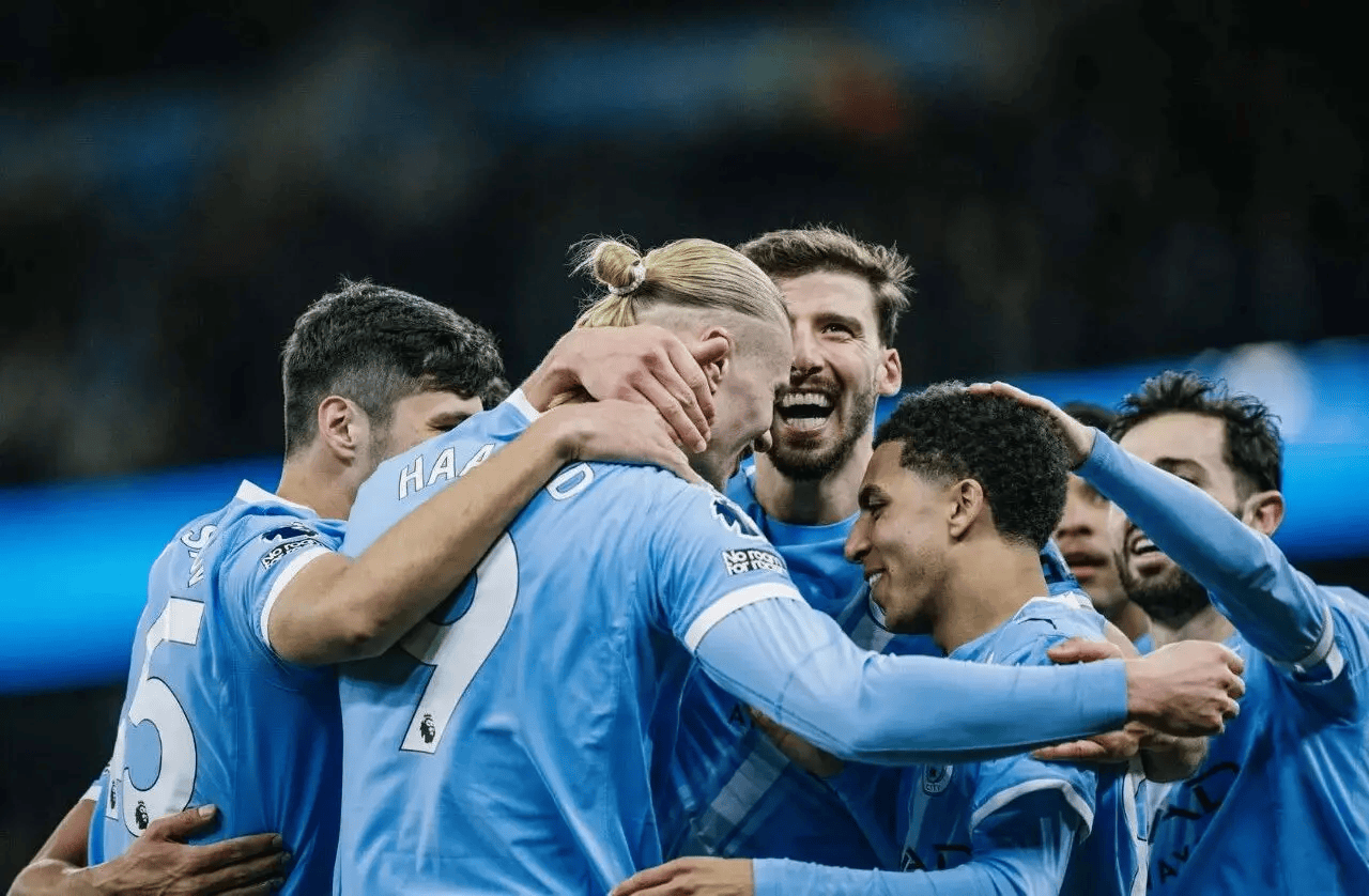 爱游戏2025必玩英超赛前再迎强敌，阿斯顿维拉状态回暖，主帅态度：引发热议，赛程密集仍需轮换的简单介绍