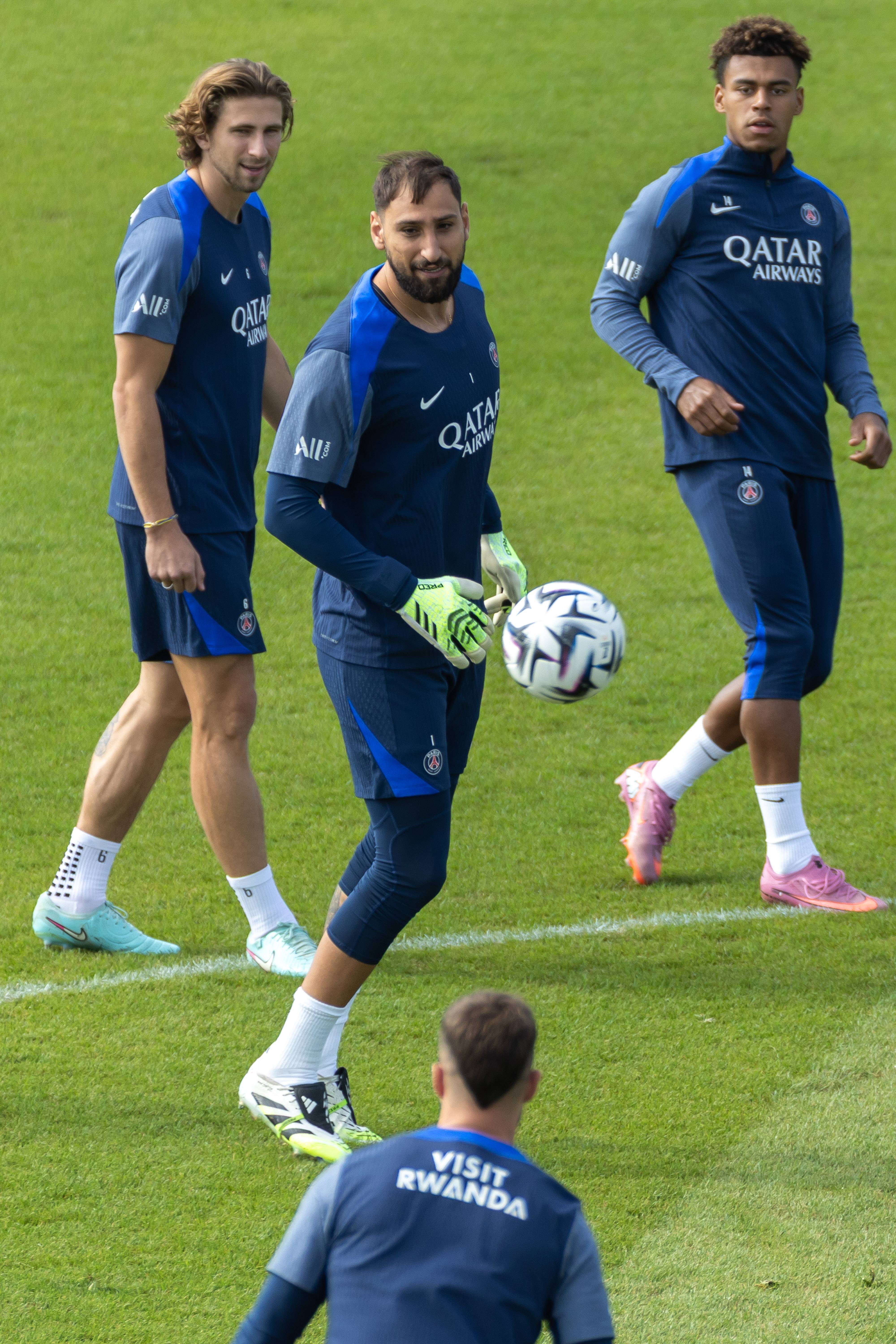 爱游戏官方推荐包含今晨巴黎圣日耳曼备战社区盾，强势反弹细节曝光，目标明确，年轻球员得到机会的词条