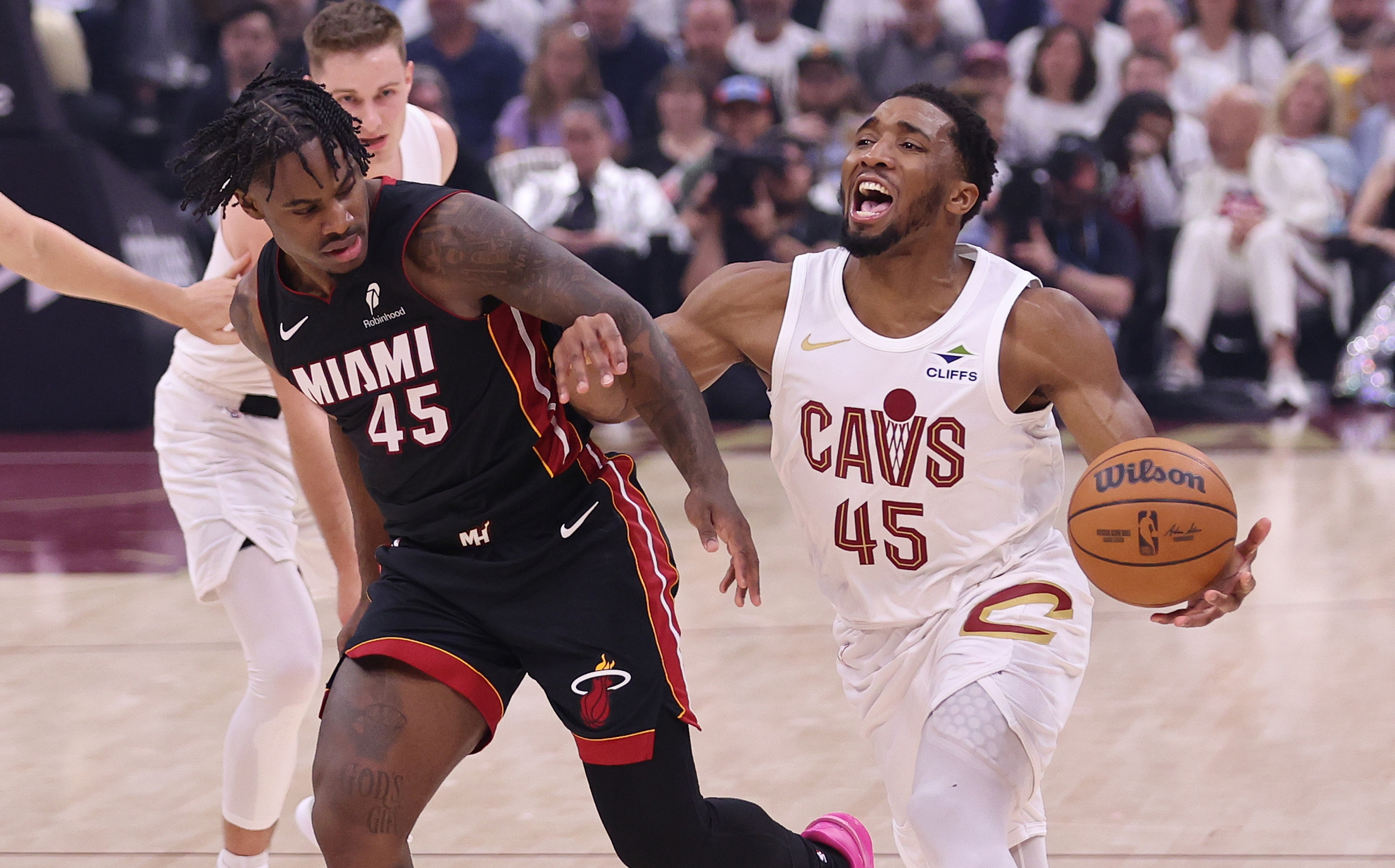 爱游戏精品手游合集关于清晨克里夫兰骑士调整名单以备NBA季后赛，主帅复盘环节打磨，信心回归，医务组通报恢复的信息