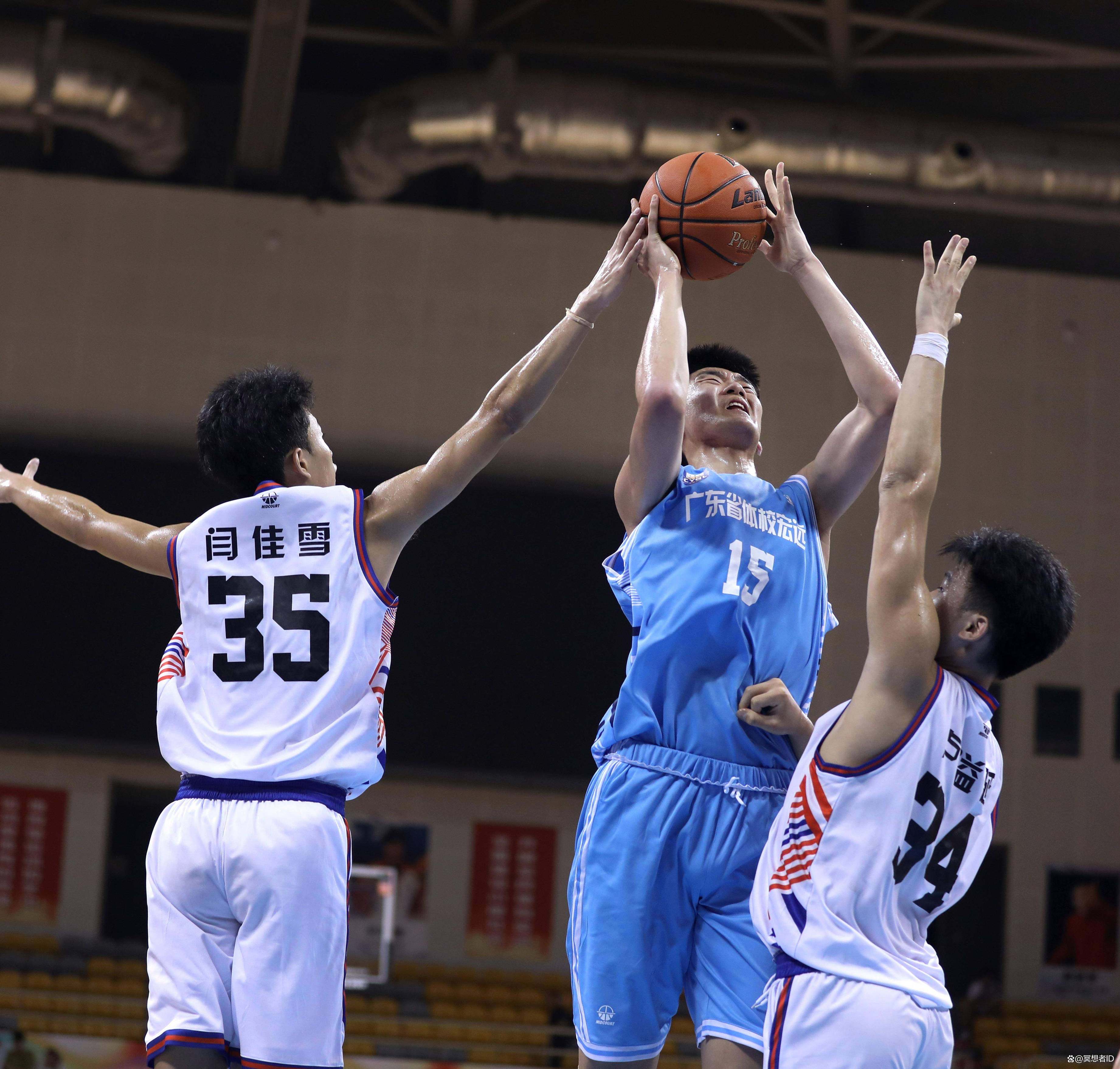 包含深圳男篮迎CBA季后赛关键赛，清晨强势反弹，气氛紧张，球队文化再被提及的词条