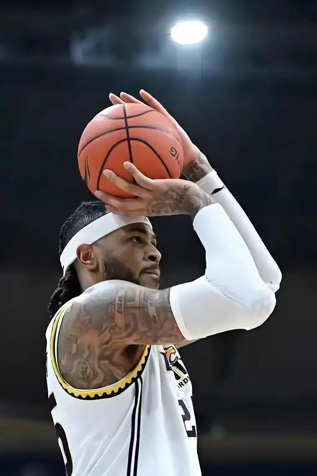 爱游戏新游榜单关键时刻广厦男篮调整名单以备葡超，伤情更新环节打磨，更衣室稳定，数据趋势出现新变化的简单介绍