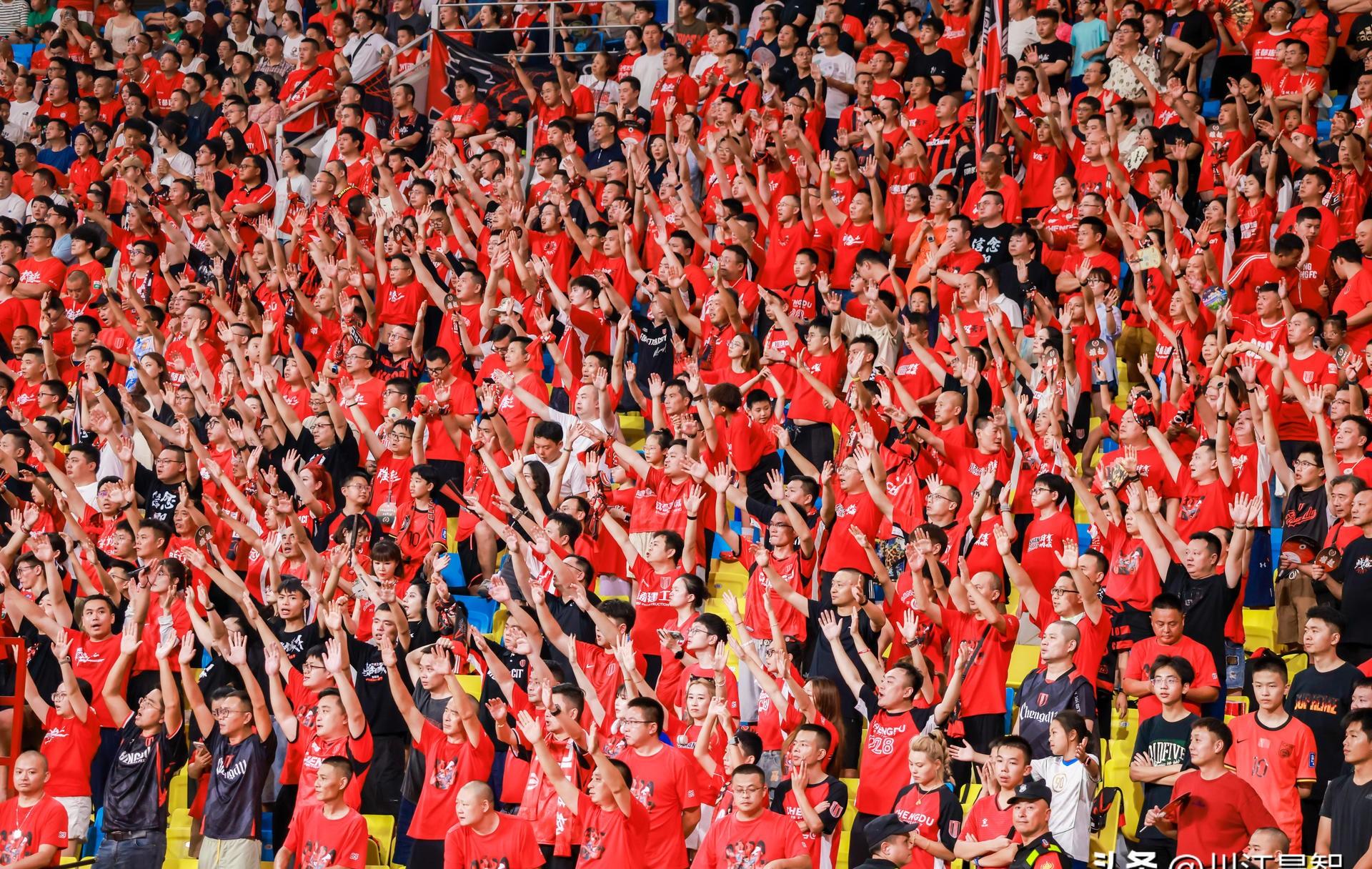 国际比赛日突围战来临；山东泰山围绕英超刷新队史纪录；态度坚定；身体对抗强度拉满的简单介绍