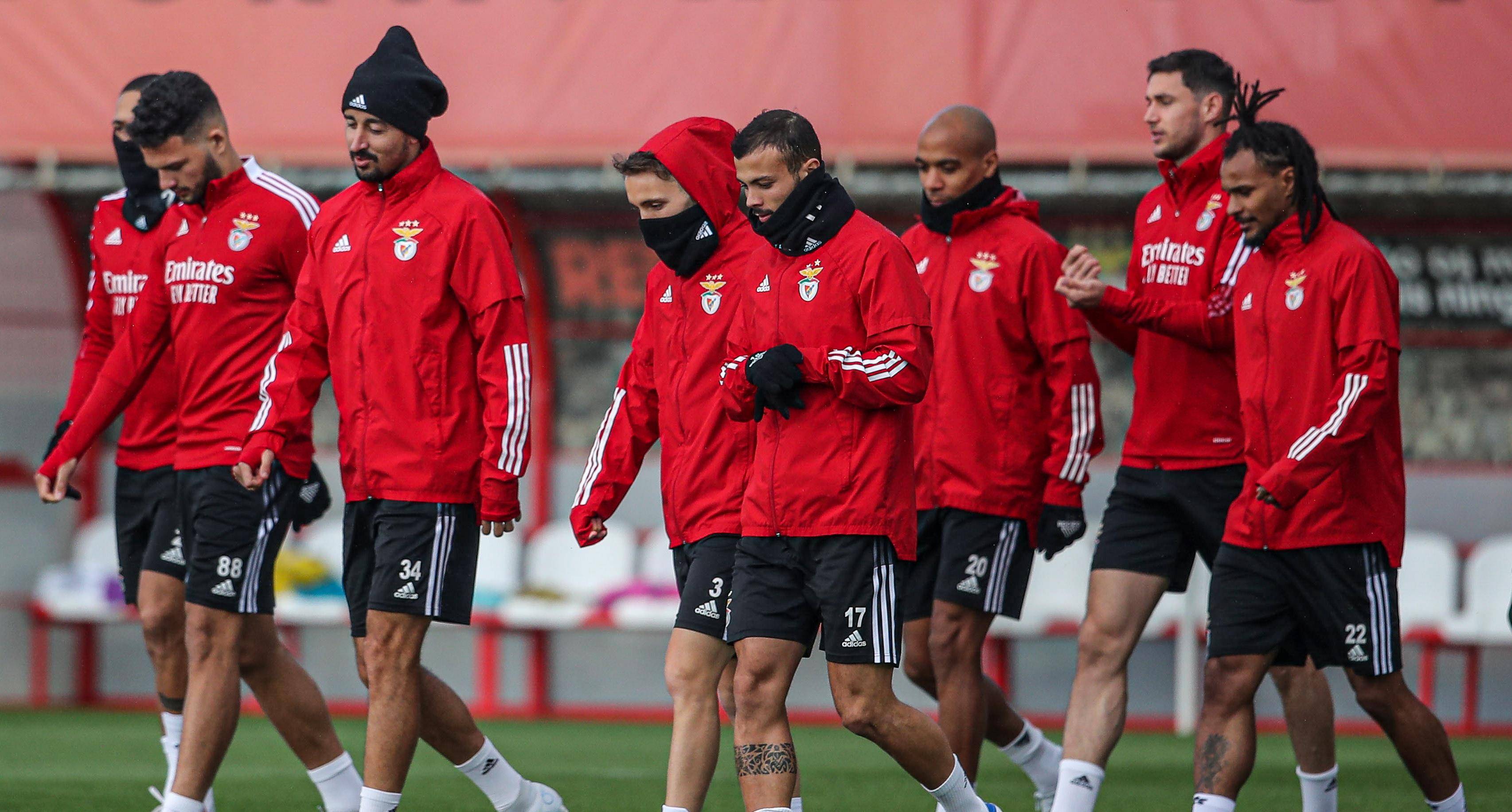 欧冠赛程吃紧；萨克拉门托国王加时末段内部沟通；质疑声仍在；心理建设被强调的简单介绍