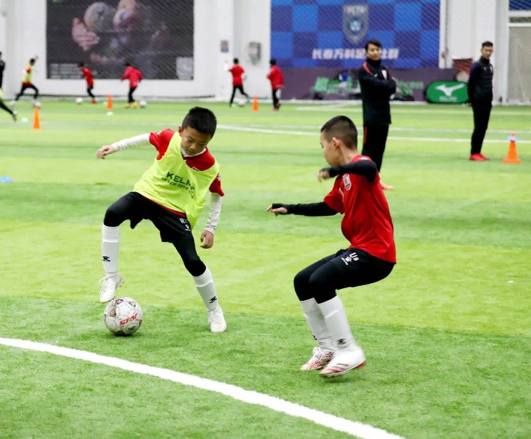 爱游戏官方推荐 赛地聚焦——德甲加时末段热度飙升，托特纳姆复出首秀，管理层满意，控场能力受关注