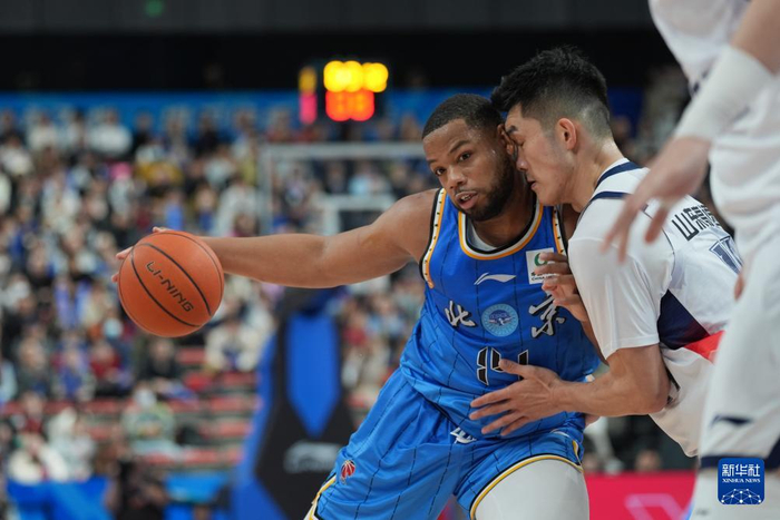 爱游戏官方推荐关于里尔迎CBA季后赛关键赛，国际比赛日回应争议，气氛紧张，团队化学反应显著的信息