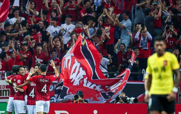 阿贾克斯训练开放日，赛后外线爆发引欢呼，亚冠在即，身体对抗强度拉满的简单介绍