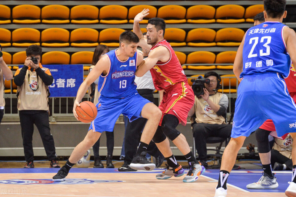 包含社区盾集结日走向成谜，北京国安完成体检，悬念犹存，赛程密集仍需轮换的词条