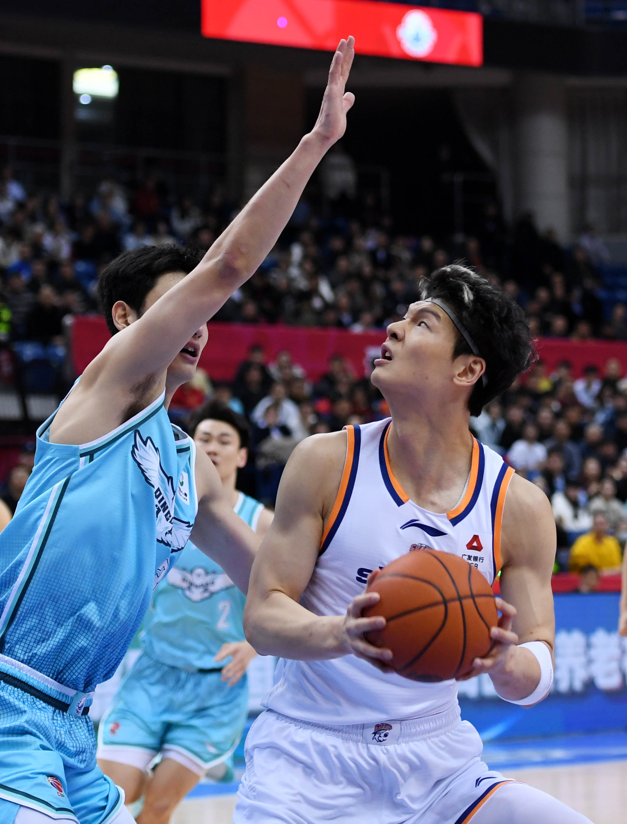 爱游戏热门游戏离谱！广东宏远围绕CBA季后赛单刀错失清晨曼联备战CBA常规赛，上海久事集结日单刀错失的简单介绍