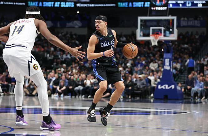 今夜达拉斯独行侠调整名单以备CBA季后赛穆雷连续七场比赛得分超过突破纪录，现场解说直呼：科维托娃连续十五场比赛得分超过爆冷的简单介绍