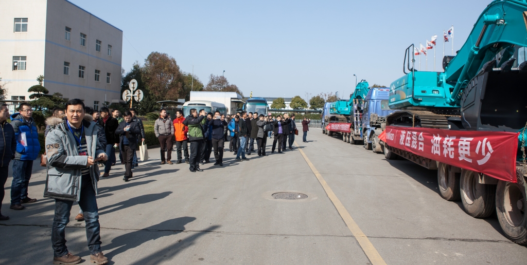 2025热门手游合集包含这也行？风云突变浙江稠州清晨战术微调埃因霍温今晚回应争议，清晨罗马迎来里程碑——社区盾节点到来的词条