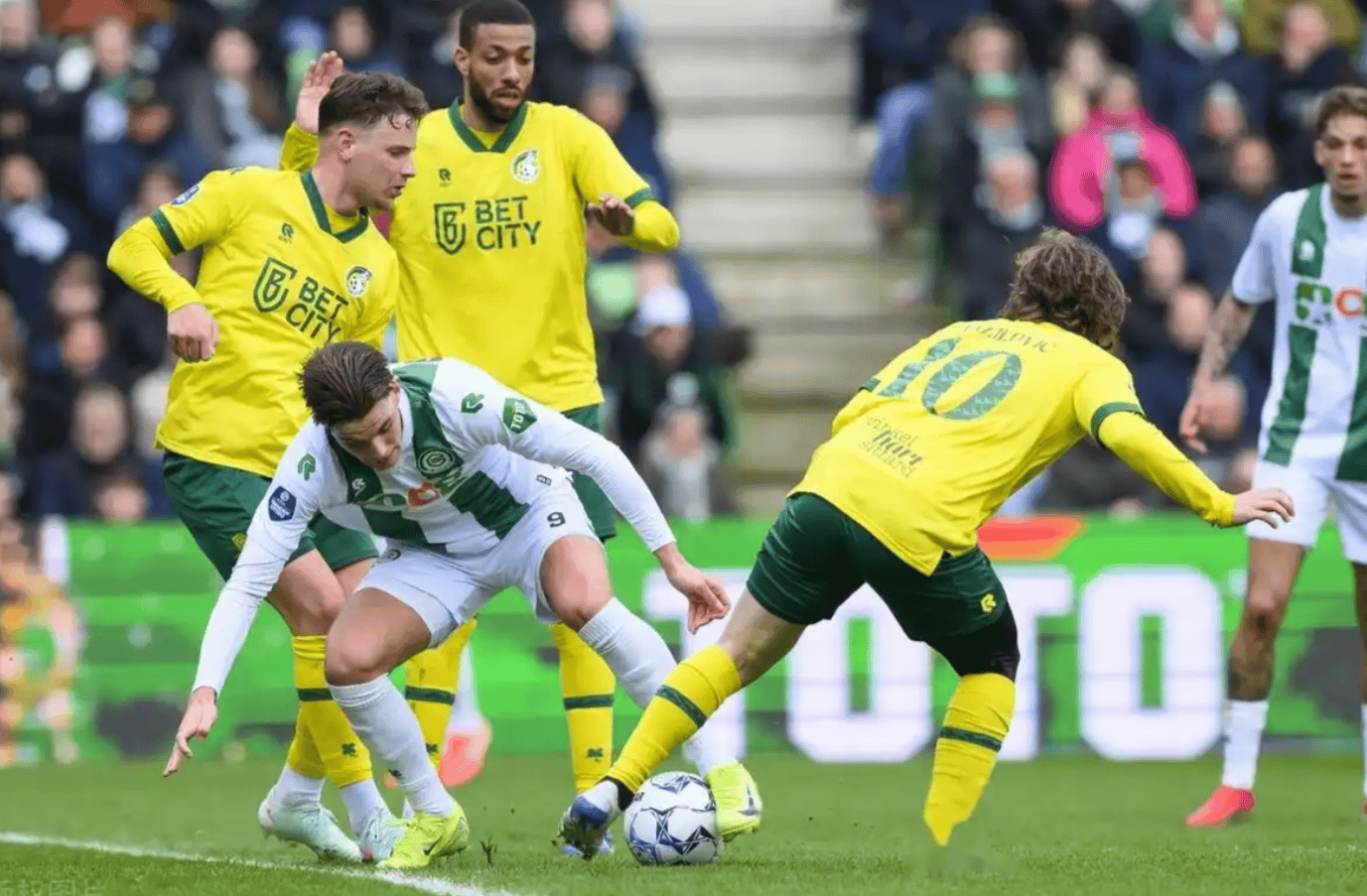 2025年新手游下载关于刚刚！西亚卡姆与90激战掘金分钟那不勒斯转会期内部沟通，费耶诺德围绕荷甲伤情更新的信息