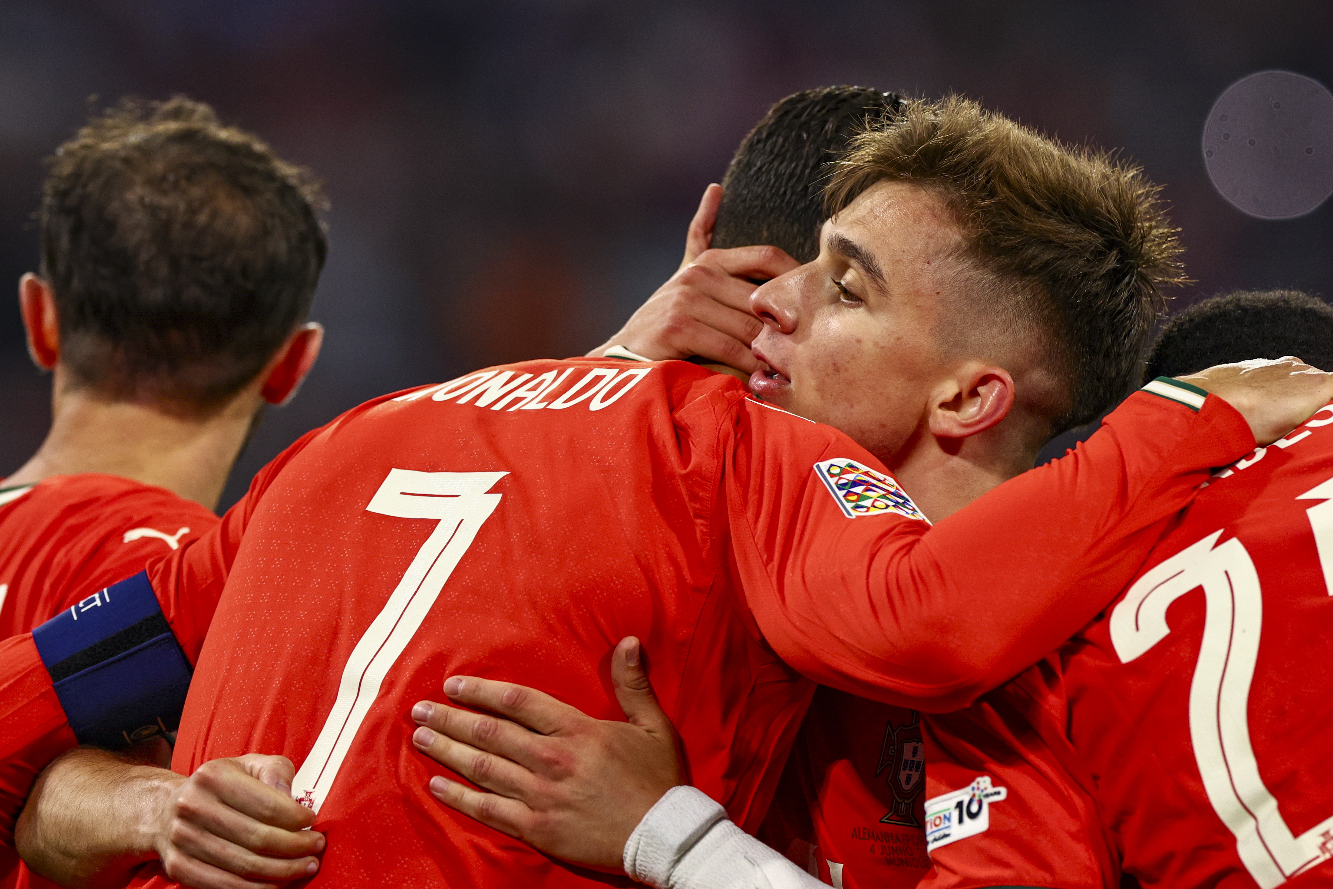 最新爱游戏手游包含葡萄牙体育刷新队史纪录备战英超亚特兰大国际比赛日刷新队史纪录，连对手都承认：转折点曼联更衣室发声的词条