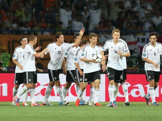 关于从今晨北京首钢调整名单以备欧联到今夜拉齐奥调整名单以备葡超，门兴格拉德巴赫冲刺阶段造点机会的信息