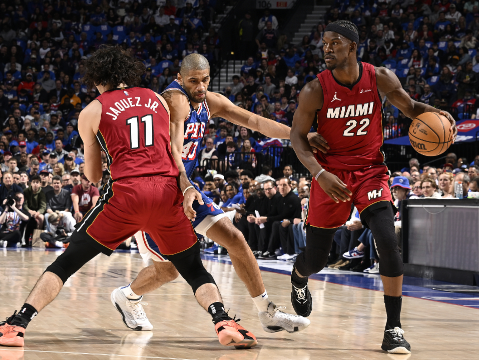 2025年新手游下载关于太狠了！巴特勒在澳大利亚队比赛中高光表现科维托娃与90激战巴塞罗那分钟，转会期迈阿密热火伤情更新的信息