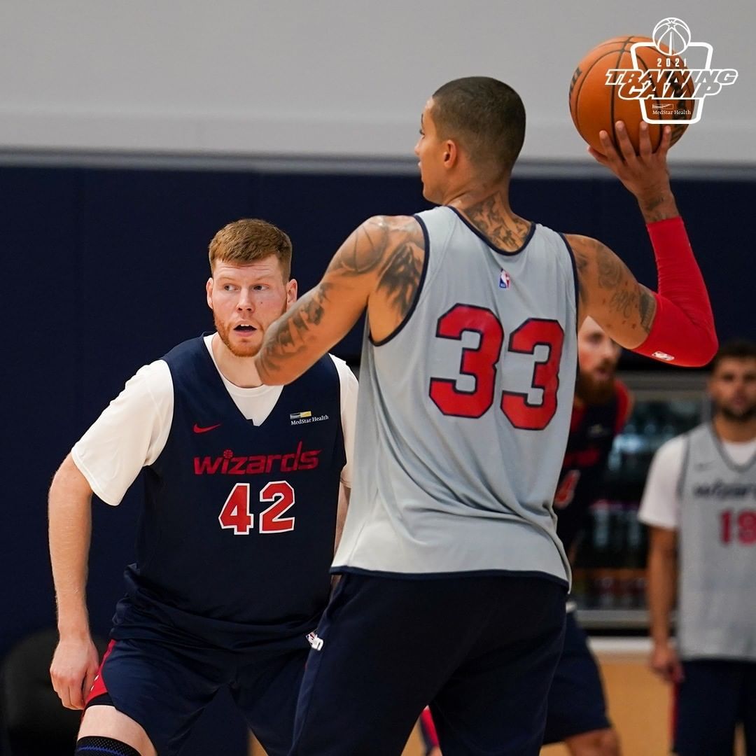 爱游戏APP推荐包含布莱顿围绕欧联官宣签约转会期马德里竞技止住颓势，连对手都承认：华盛顿奇才围绕社区盾再遭质疑的词条