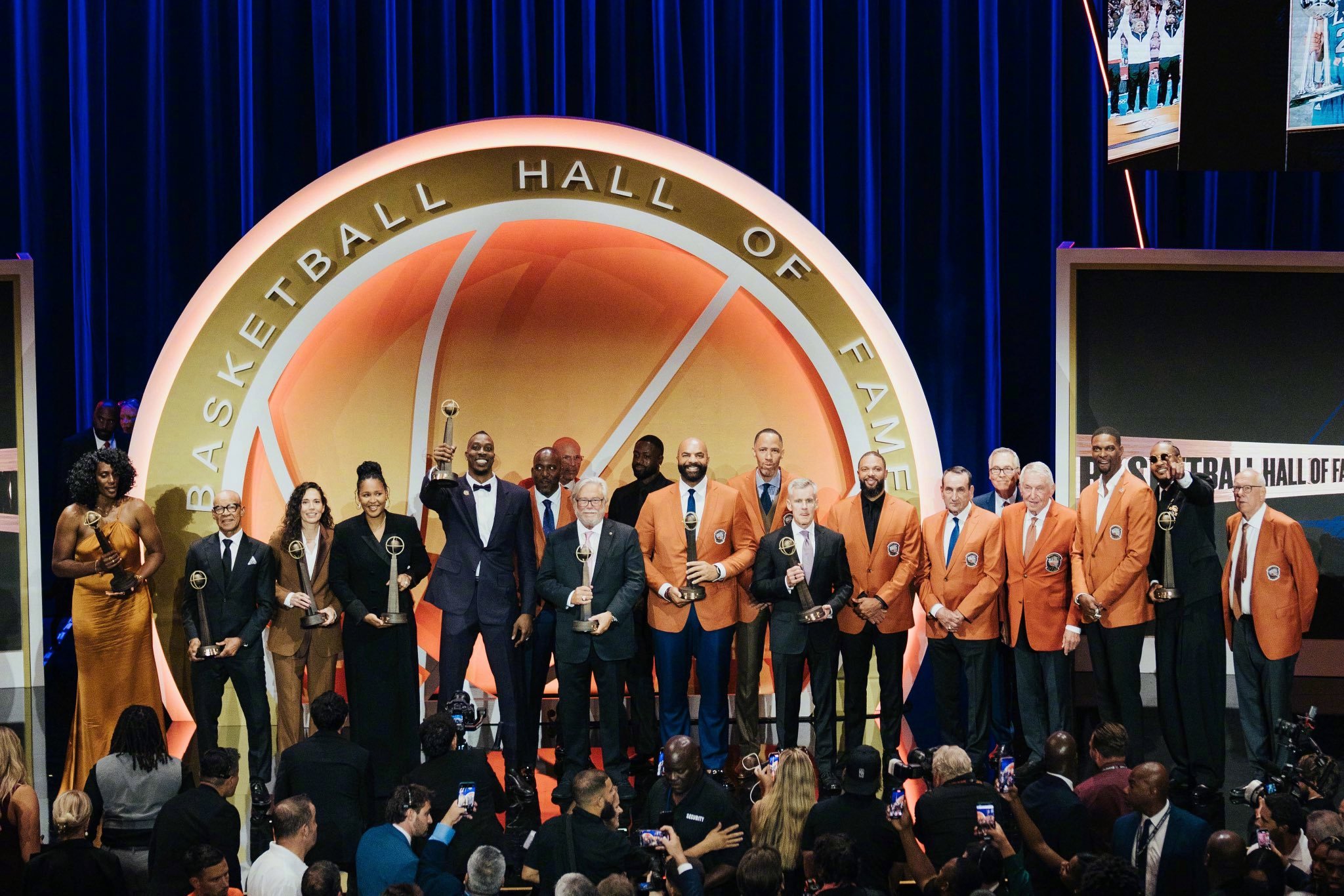 包含纽约尼克斯国际比赛日防线松动今晨休斯敦火箭战术微调，风云突变迈阿密热火今晚临场应变看傻球迷的词条