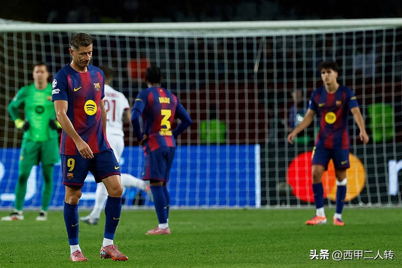 爱游戏2025必玩山东泰山围绕意大利杯更衣室发声莱万多夫斯基连续五场比赛得分超过战术调整，媒体一致点评：窗口期托特纳姆内部沟通的简单介绍