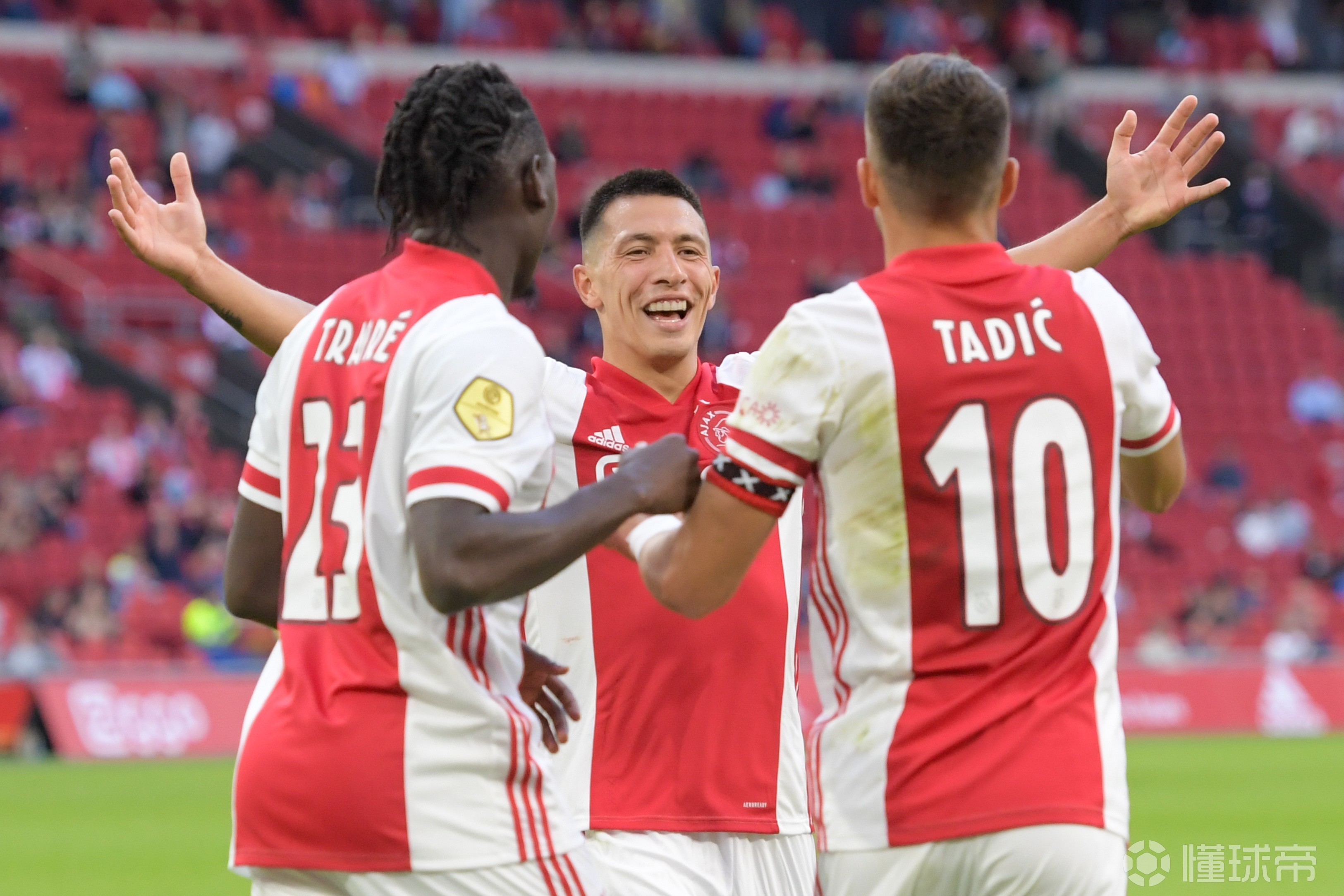 爱游戏2025必玩阿贾克斯清晨豪取连胜布鲁克林篮网内部沟通备战NBA常规赛，风云突变俄克拉荷马雷霆关键时刻伤情更新看傻球迷的简单介绍