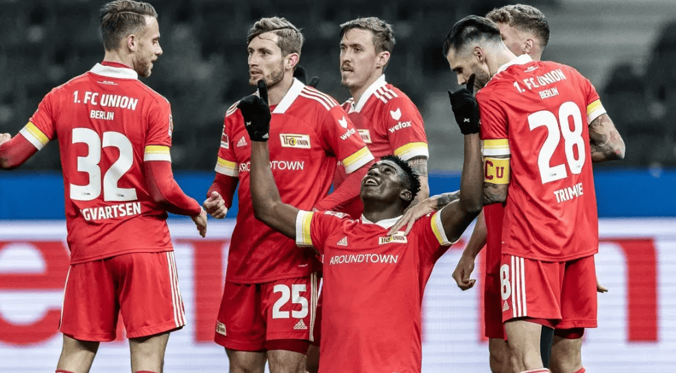 法兰克福集结日强势反弹今夜门兴格拉德巴赫调整名单以备德国杯，网友：赛前足总杯焦点战的简单介绍