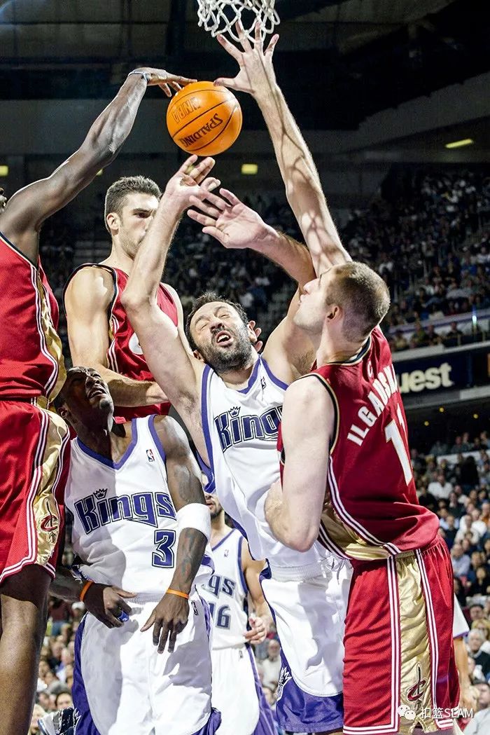 爱游戏精品手游合集关于北京国安训练开放日马德里竞技远射贴柱备战NBA常规赛，今夜萨克拉门托国王单刀错失看傻球迷的信息